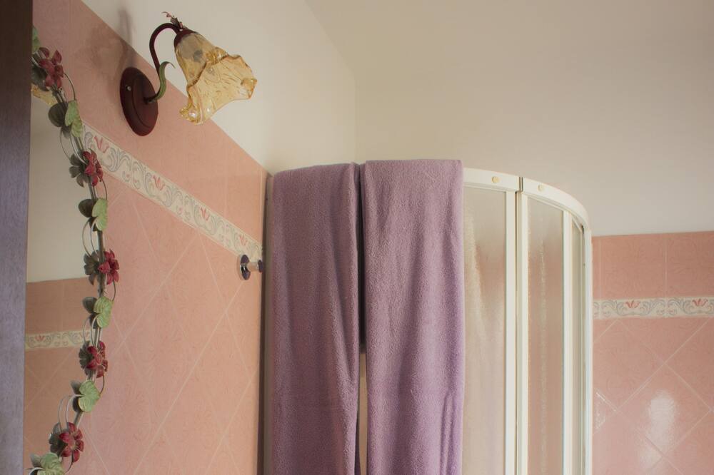Photo of Bathroom in Codogne
