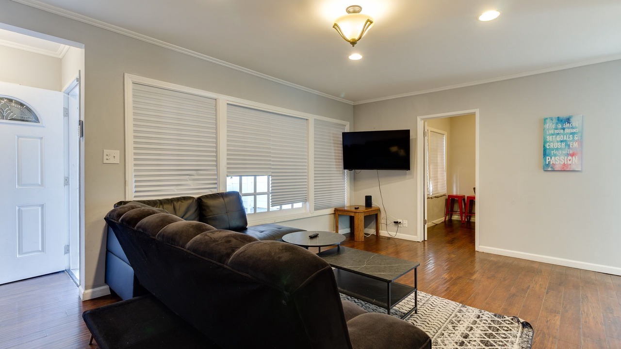 Photo of Livingroom in Reseda
