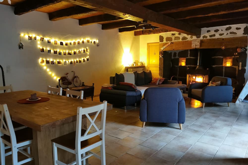 Photo of Livingroom in Vic-sur-Cere