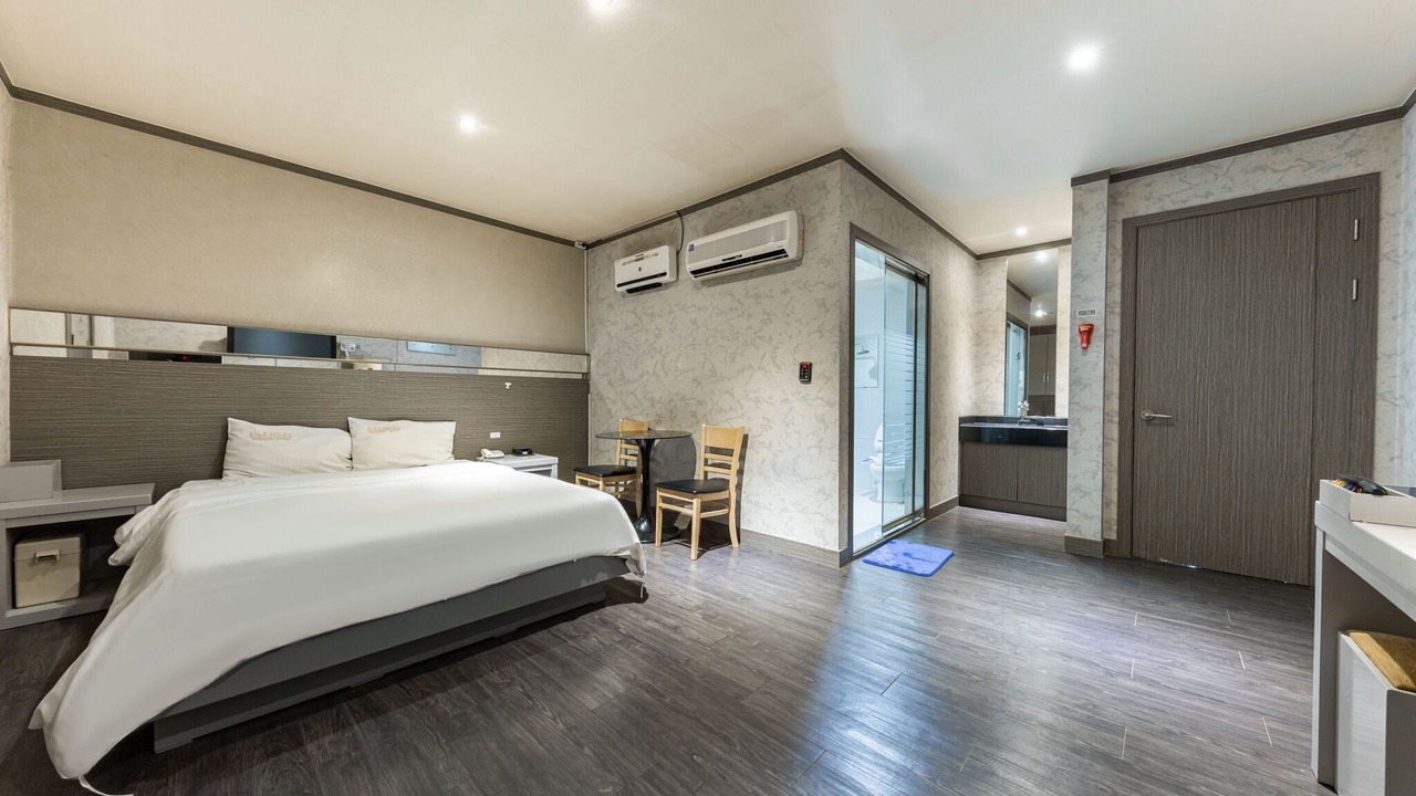 Photo of Bedroom in Araemojong