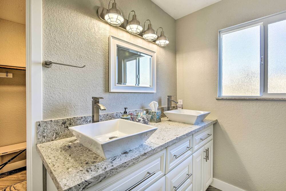 Photo of Bathroom in Golden Hills