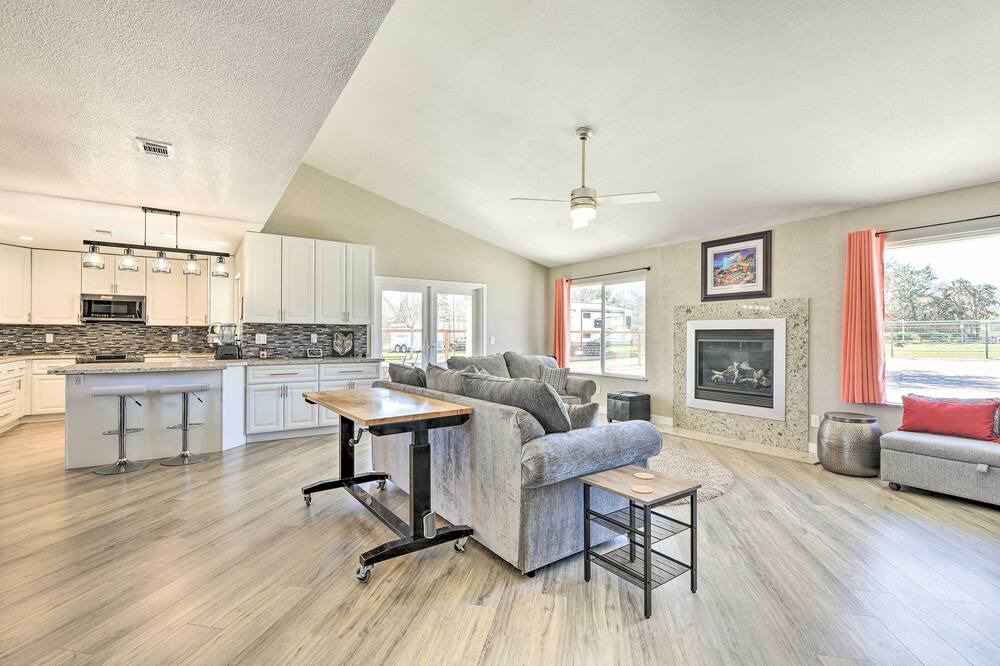 Photo of Bedroom in Golden Hills