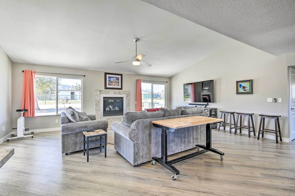Photo of Livingroom in Golden Hills