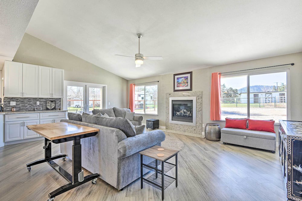Photo of Bedroom in Golden Hills