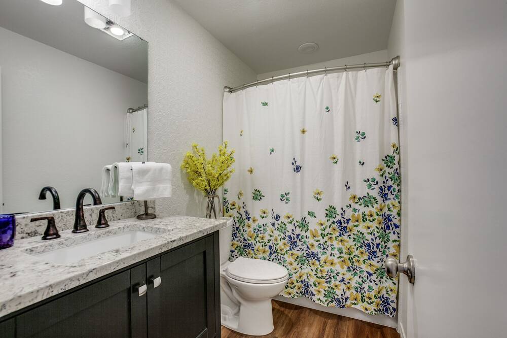 Photo of Bathroom in Allen
