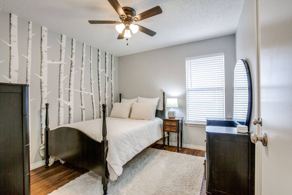 Photo of Bedroom in Allen