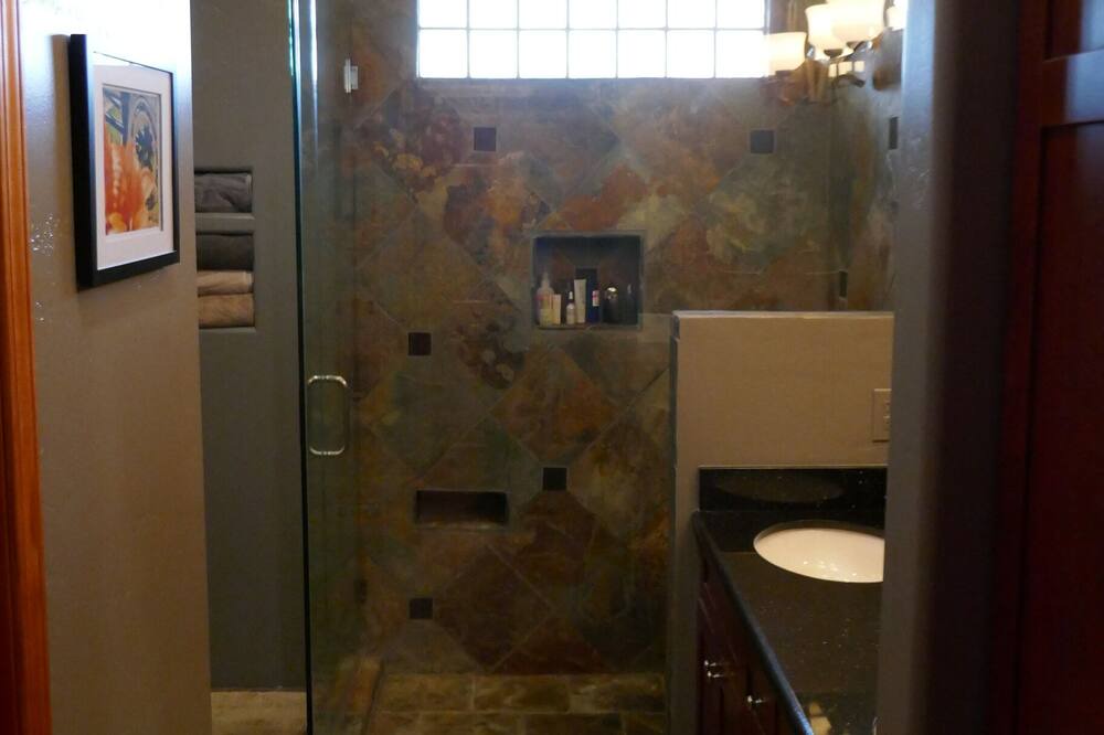 Photo of Bathroom in Cactus Acres