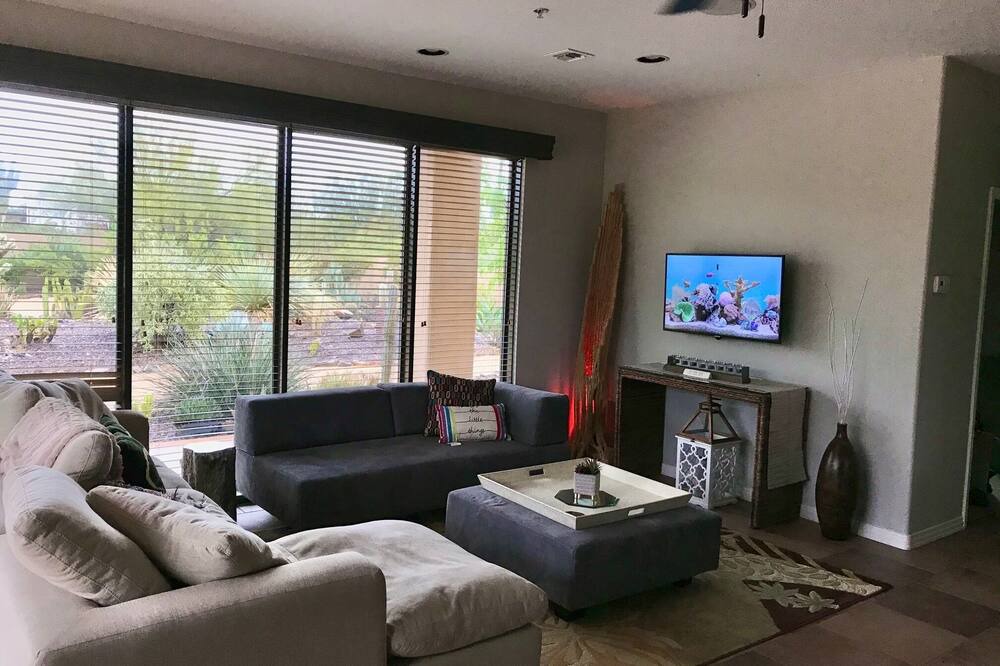 Photo of Livingroom in Cactus Acres