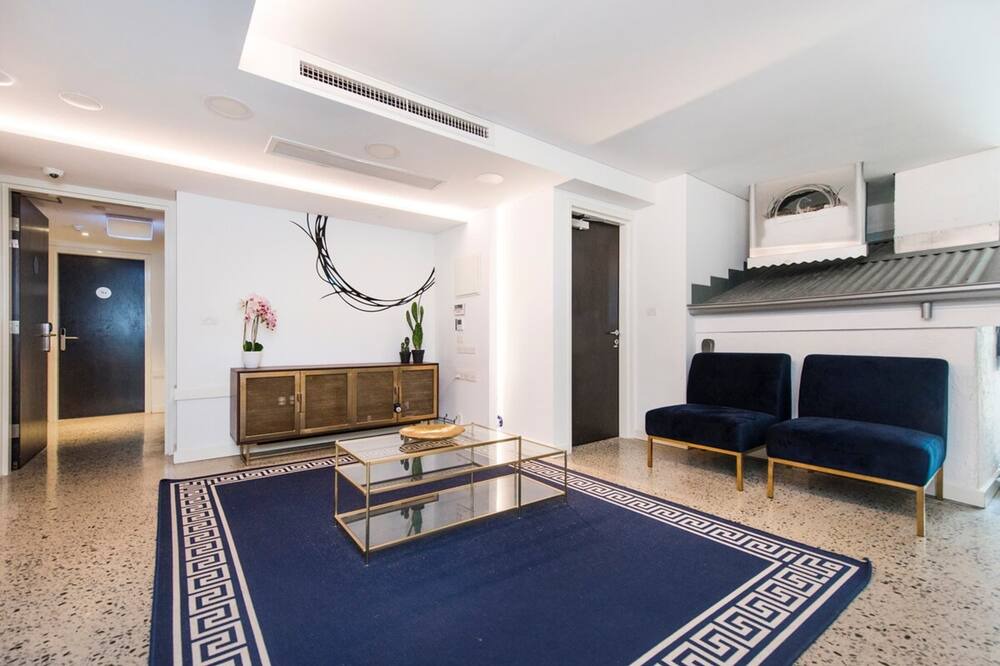 Photo of Livingroom in Northbridge