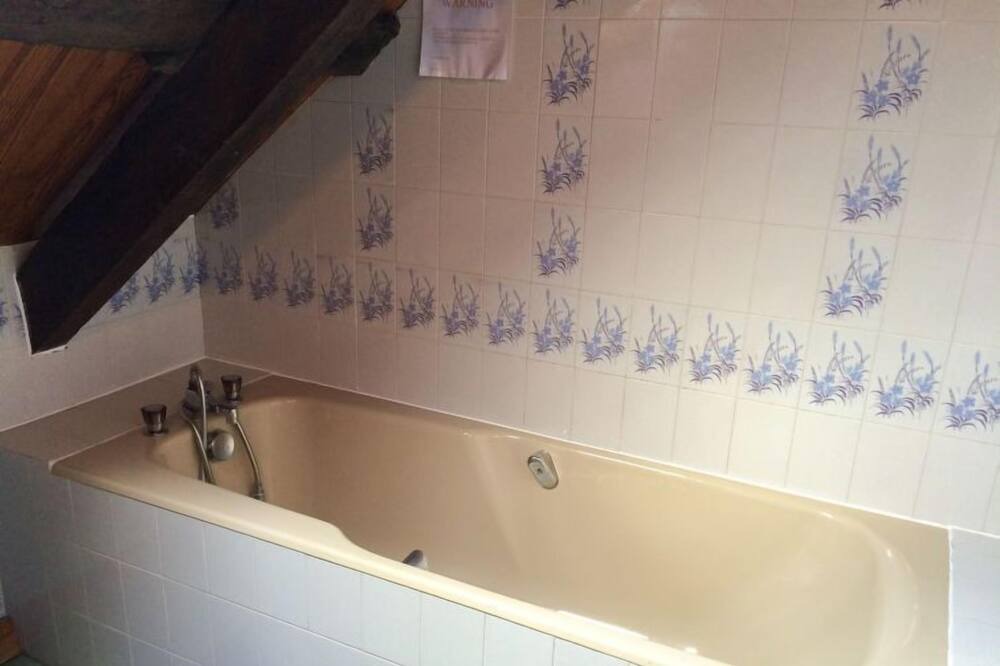 Photo of Bathroom in Chateaulin