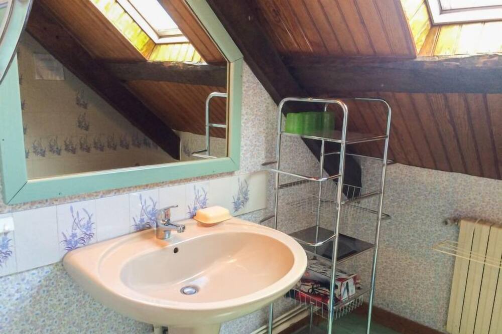 Photo of Bathroom in Chateaulin