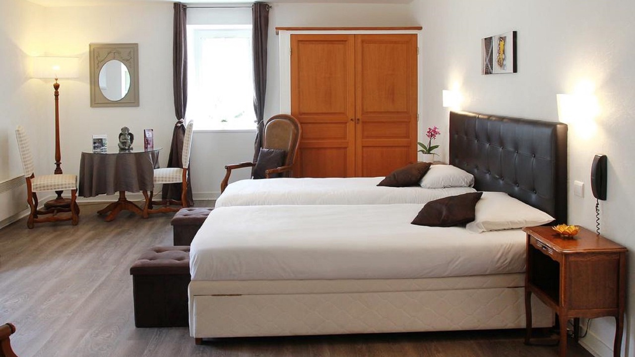 Photo of Bedroom in Plonevez-Porzay