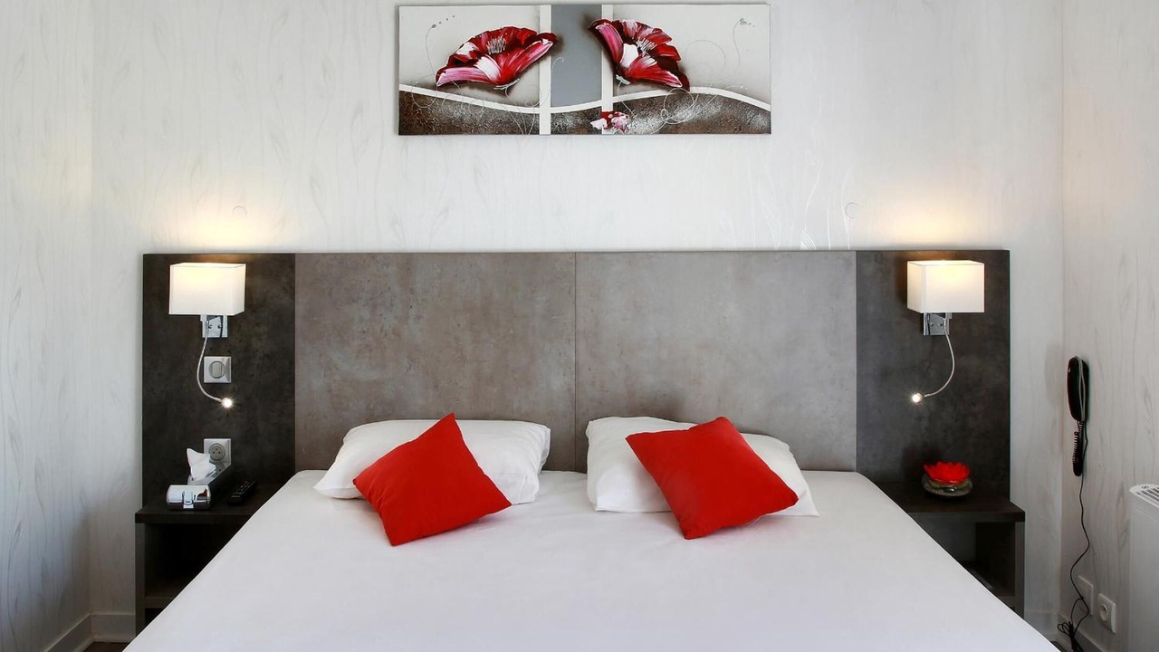 Photo of Bedroom in Plonevez-Porzay