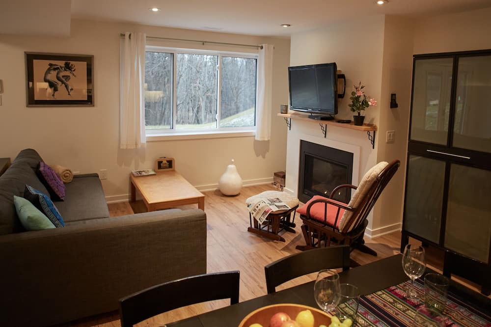Photo of Livingroom in Dundas