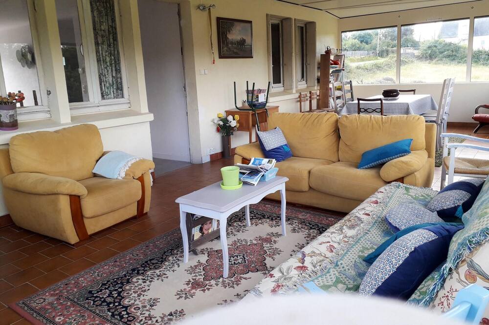 Photo of Livingroom in Loguivy-Plougras