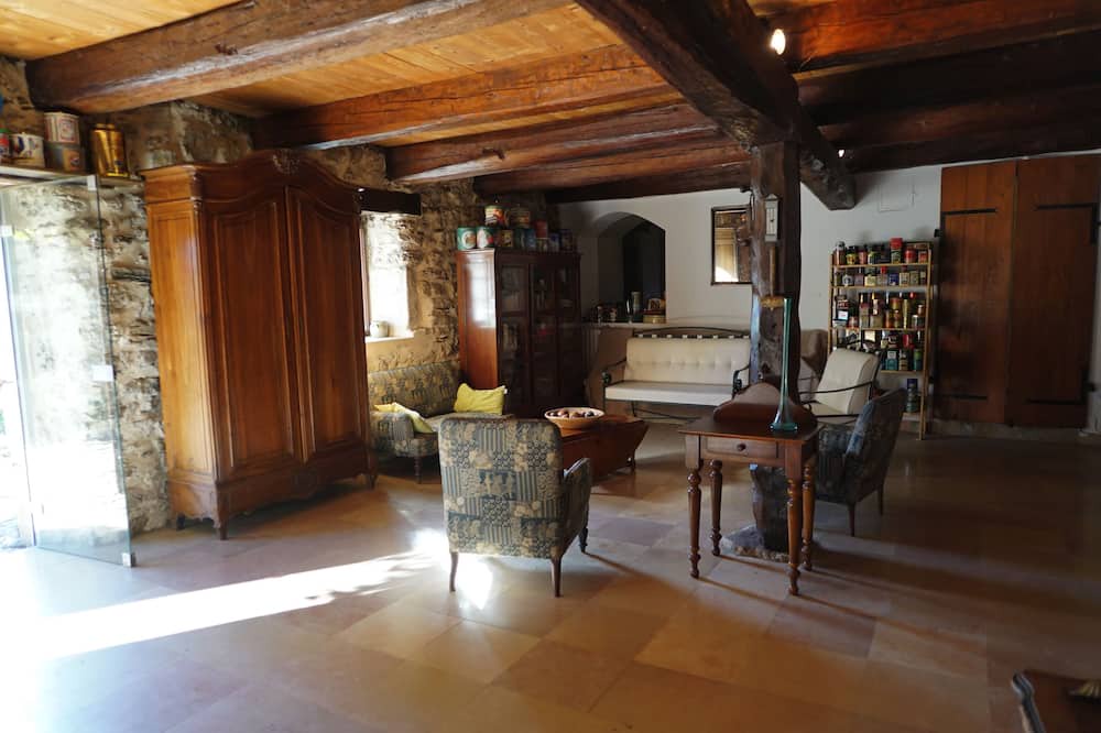 Photo of Livingroom in Roissard