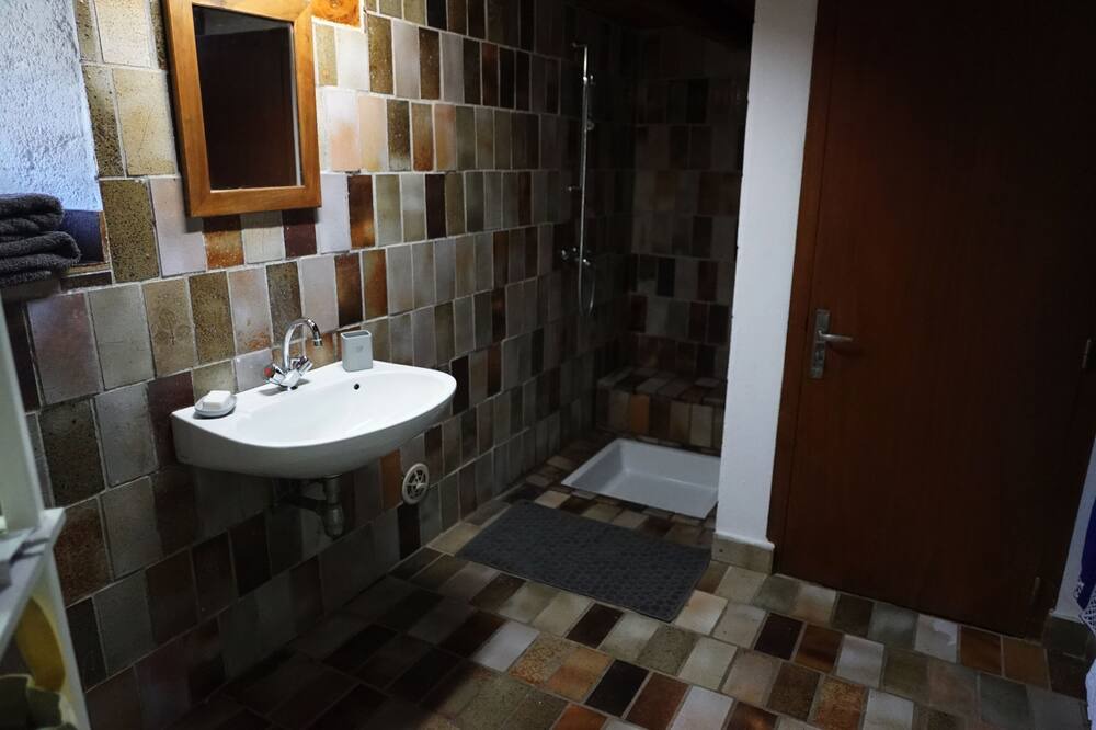 Photo of Bathroom in Roissard