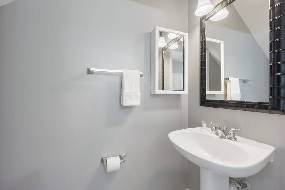 Photo of Bathroom in Marathon