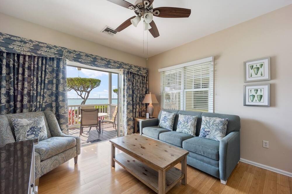 Photo of Livingroom in Marathon