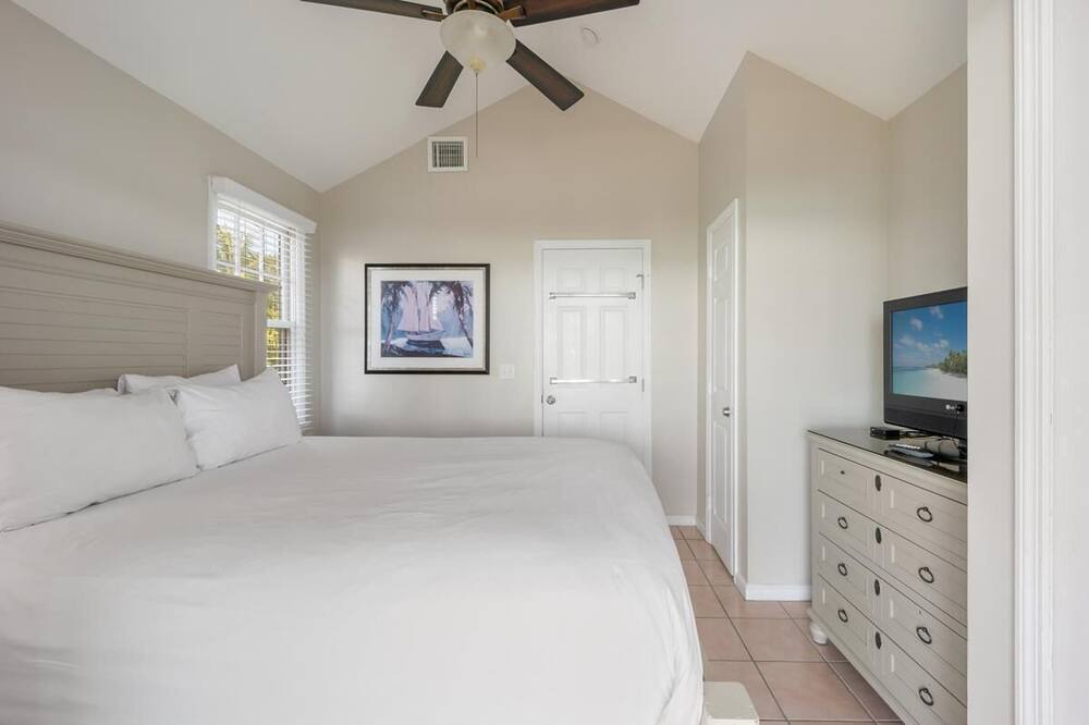 Photo of Bedroom in Marathon