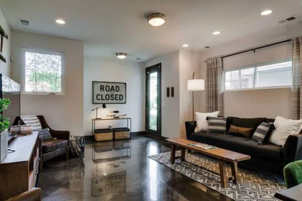 Photo of Livingroom in Chestnut Hill