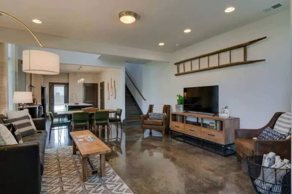 Photo of Livingroom in Chestnut Hill