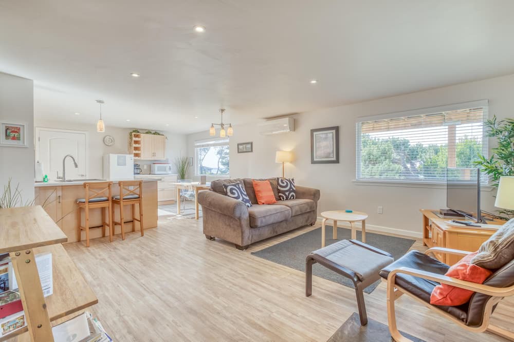 Photo of Livingroom in Neahkahnie Beach