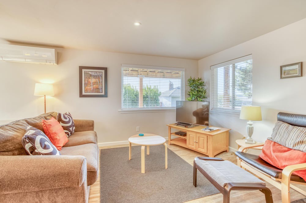 Photo of Livingroom in Neahkahnie Beach