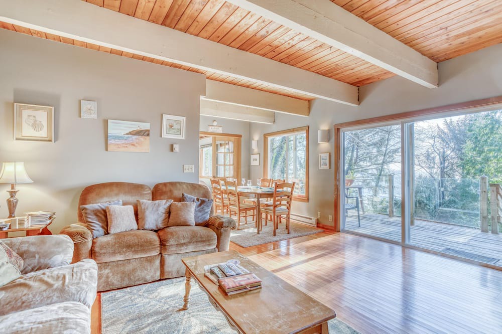 Photo of Livingroom in Neahkahnie Beach