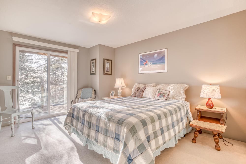 Photo of Bedroom in Neahkahnie Beach