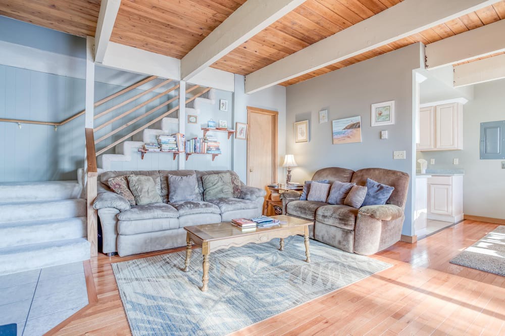 Photo of Livingroom in Neahkahnie Beach