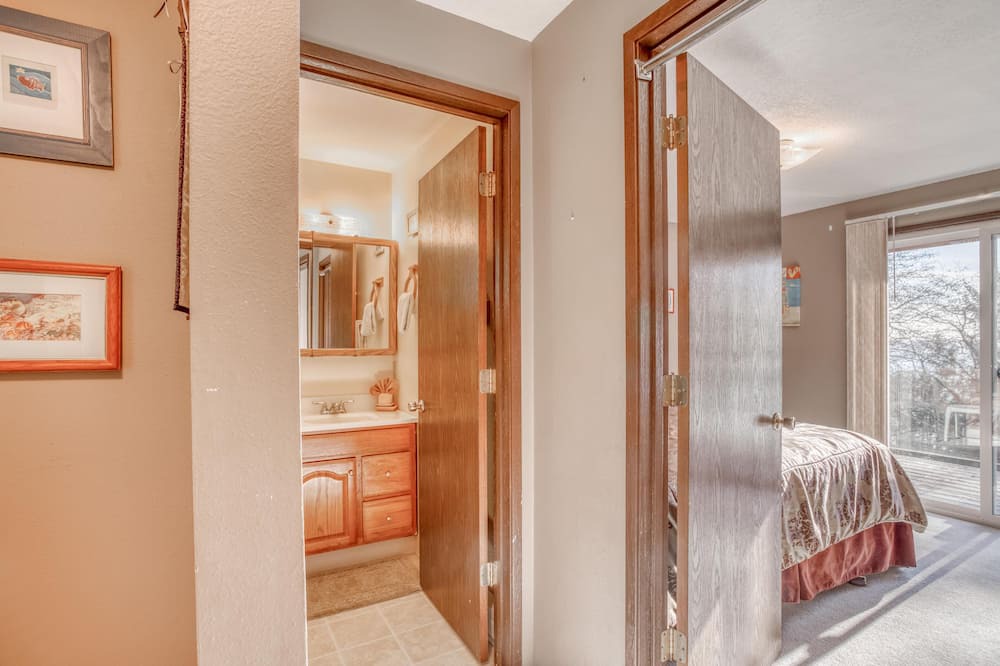 Photo of Bedroom in Neahkahnie Beach