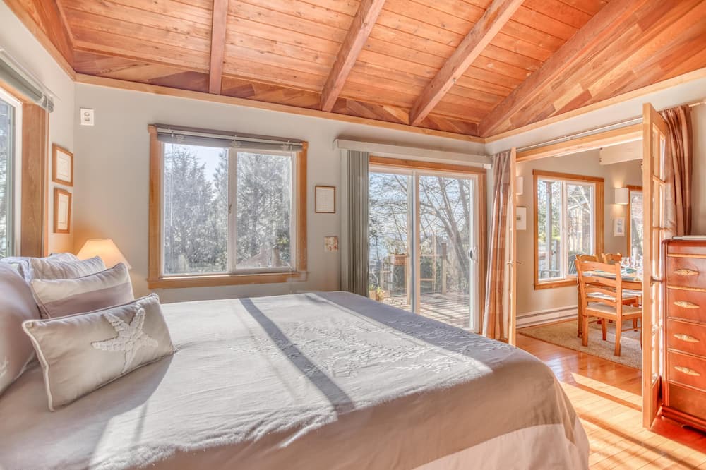 Photo of Bedroom in Neahkahnie Beach