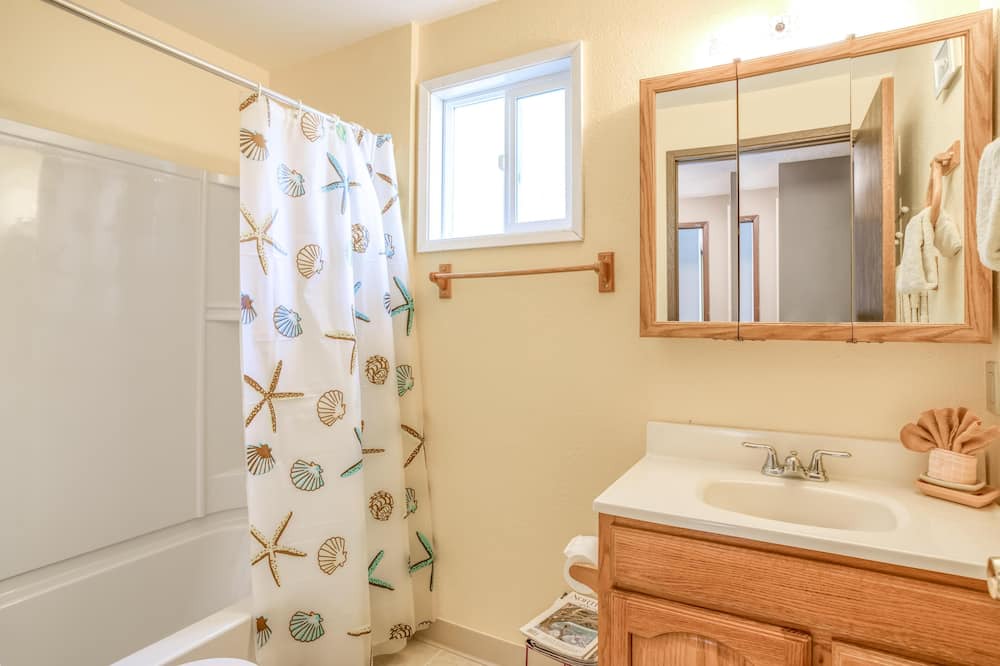 Photo of Bathroom in Neahkahnie Beach