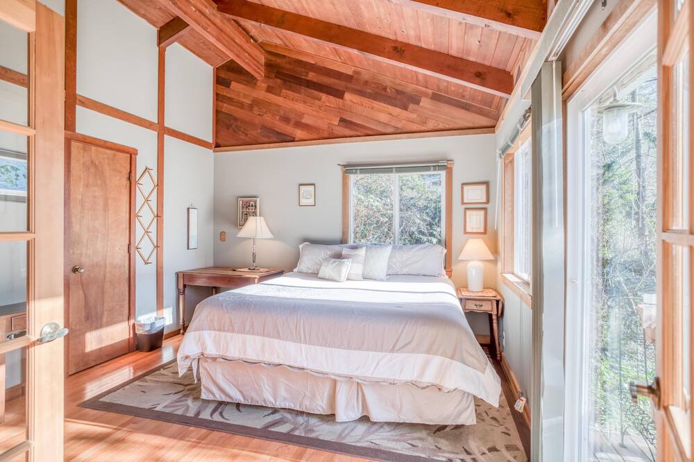 Photo of Bedroom in Neahkahnie Beach