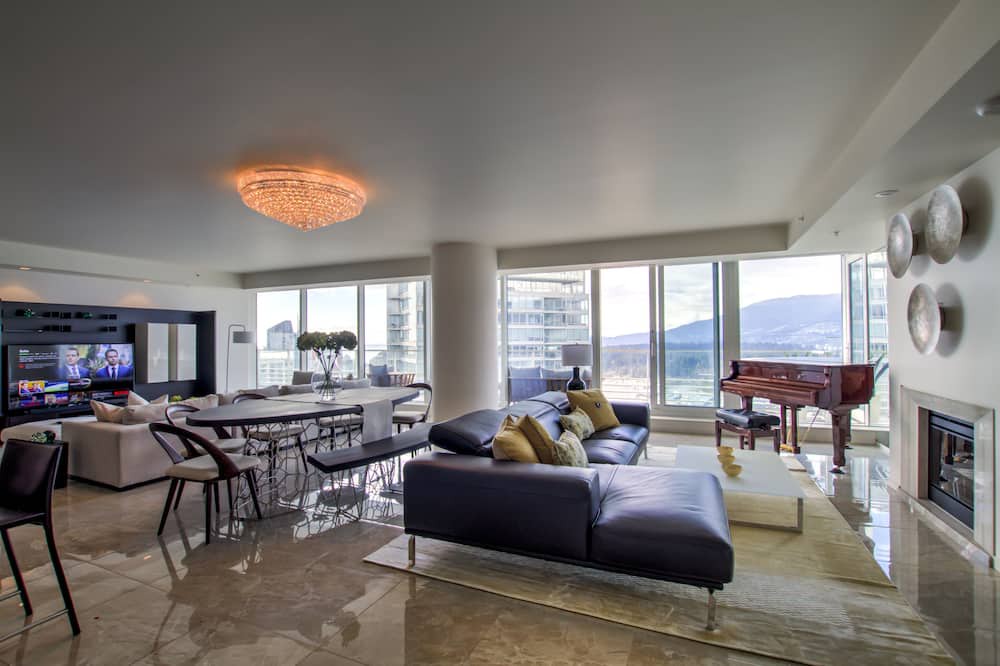 Photo of Livingroom in Coal Harbour