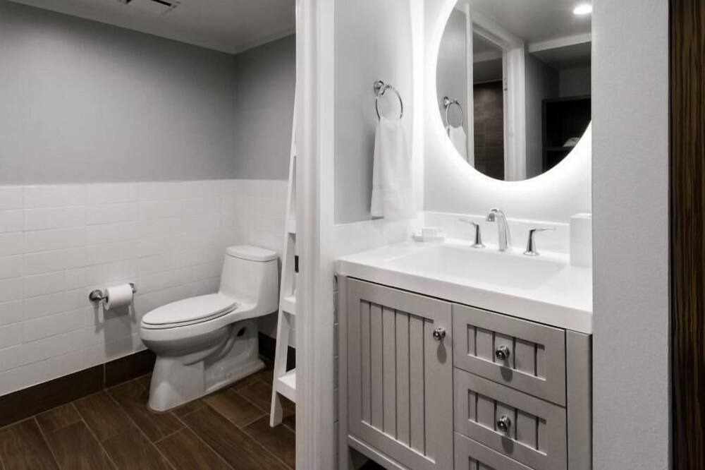 Photo of Bathroom in Marathon