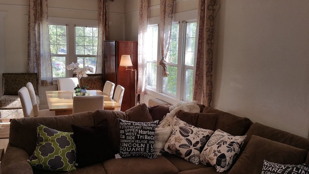 Photo of Livingroom in Altamont