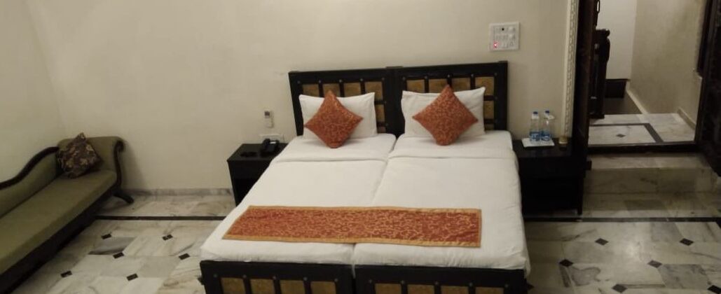 Photo of Bedroom in Khodiyar Pura
