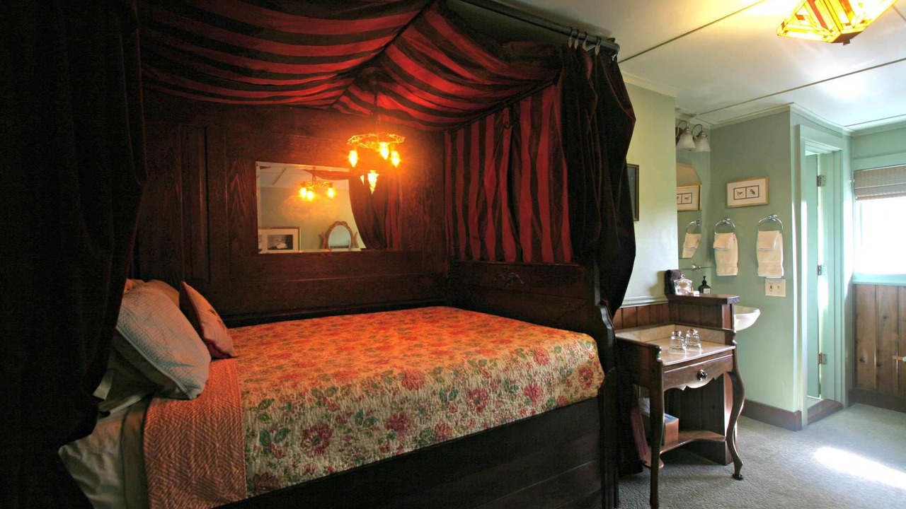 Photo of Bedroom in Eastsound