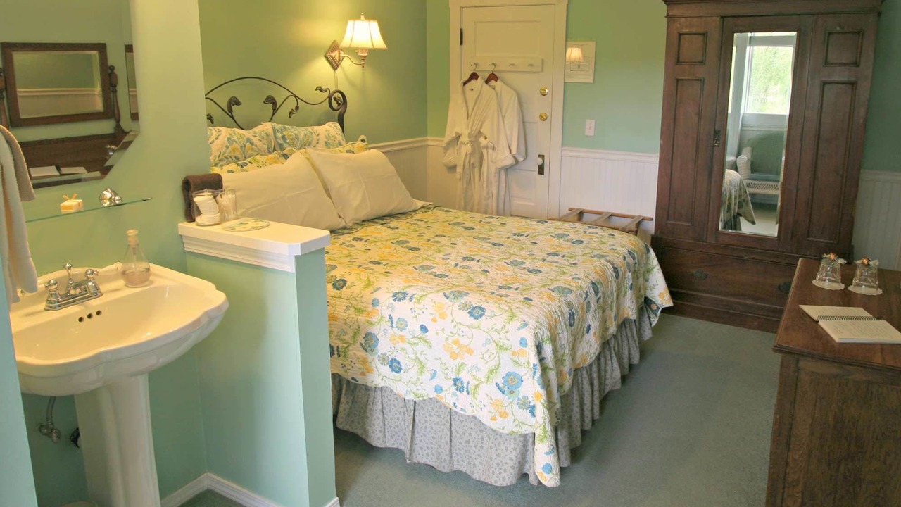 Photo of Bedroom in Eastsound
