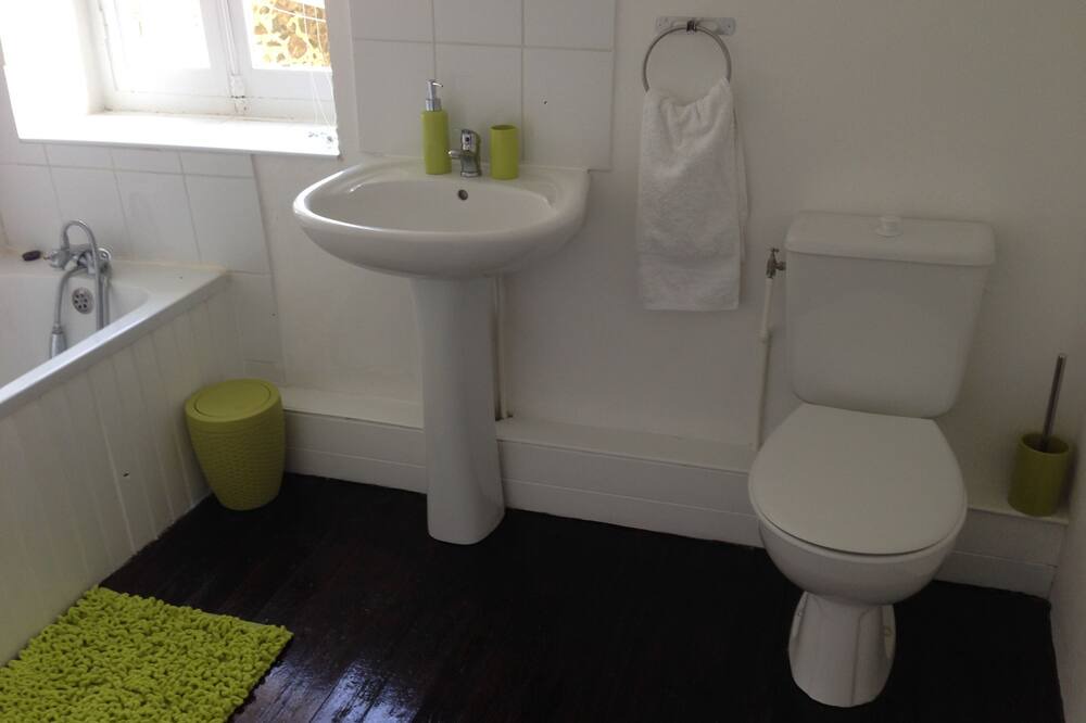 Photo of Bathroom in Janaillat