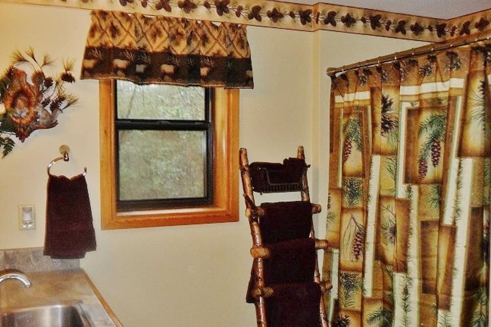 Photo of Bathroom in Hayesville