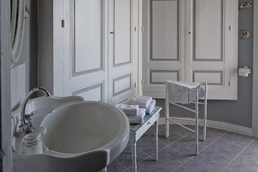 Photo of Bathroom in Isle