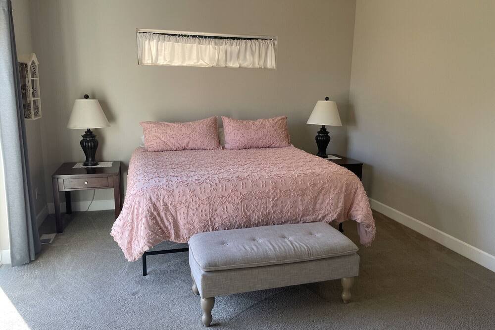 Photo of Bedroom in Old Seward - Oceanview