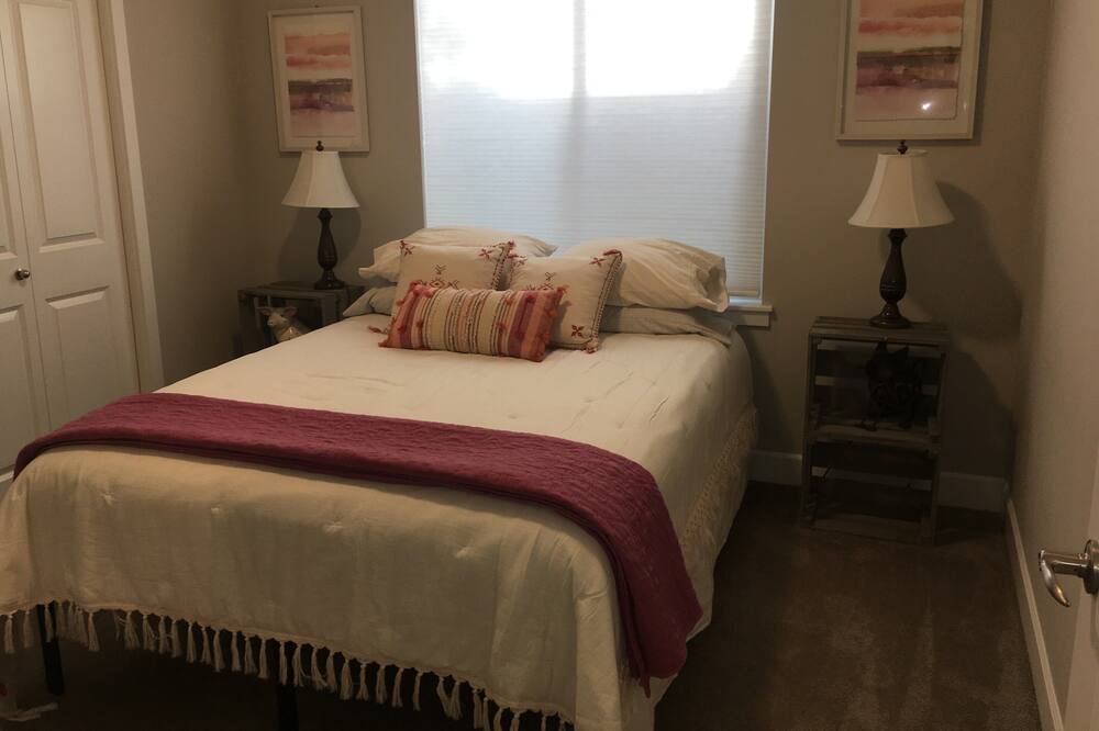 Photo of Bedroom in Old Seward - Oceanview