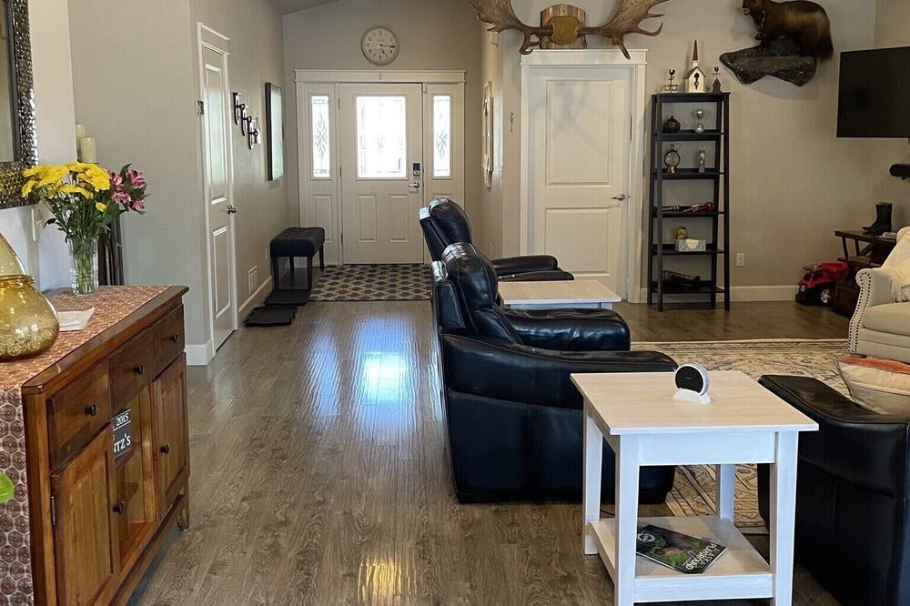 Photo of Livingroom in Old Seward - Oceanview