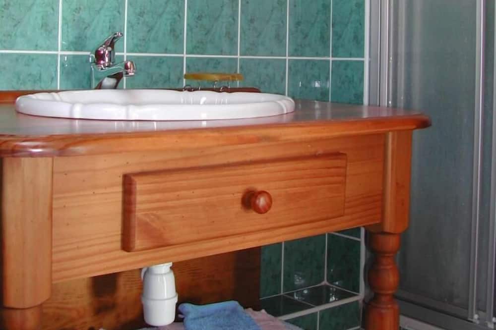 Photo of Bathroom in Brasparts
