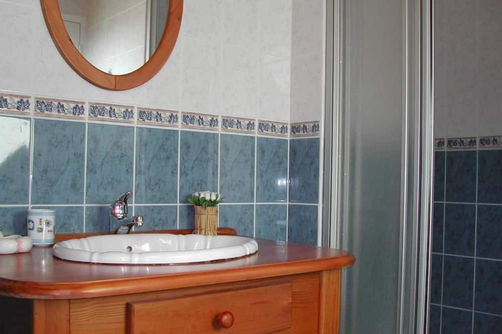 Photo of Bathroom in Brasparts