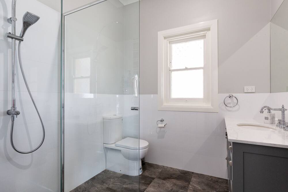 Photo of Bathroom in West Tamworth